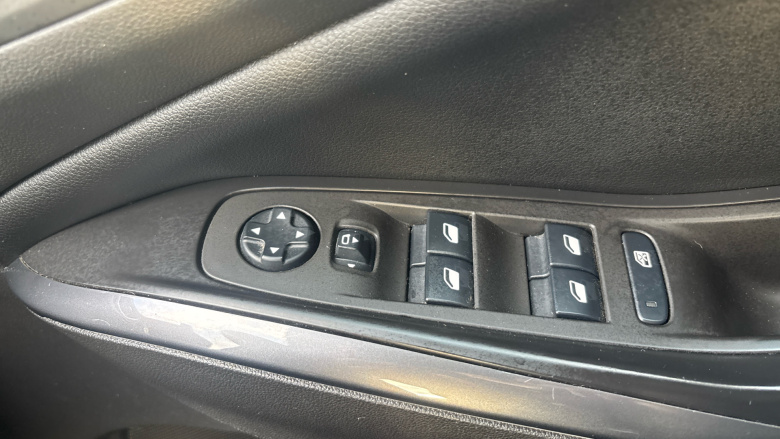 Vauxhall Grandland X 1.6 Turbo D Sport Nav 5dr Auto Diesel Hatchback